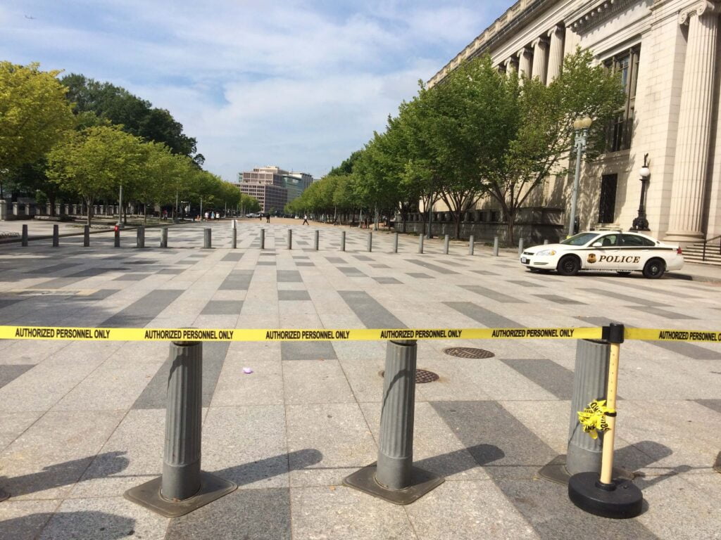 ホワイトハウスに面したペンシルヴェニア通りは一般の車両は通行することができなくなっている。
