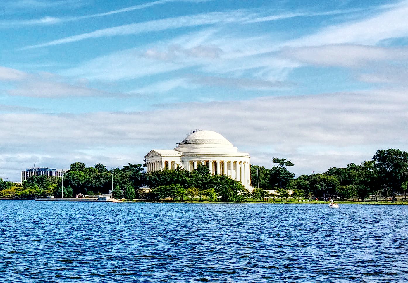 ジェファーソン記念堂とタイダルベイスン