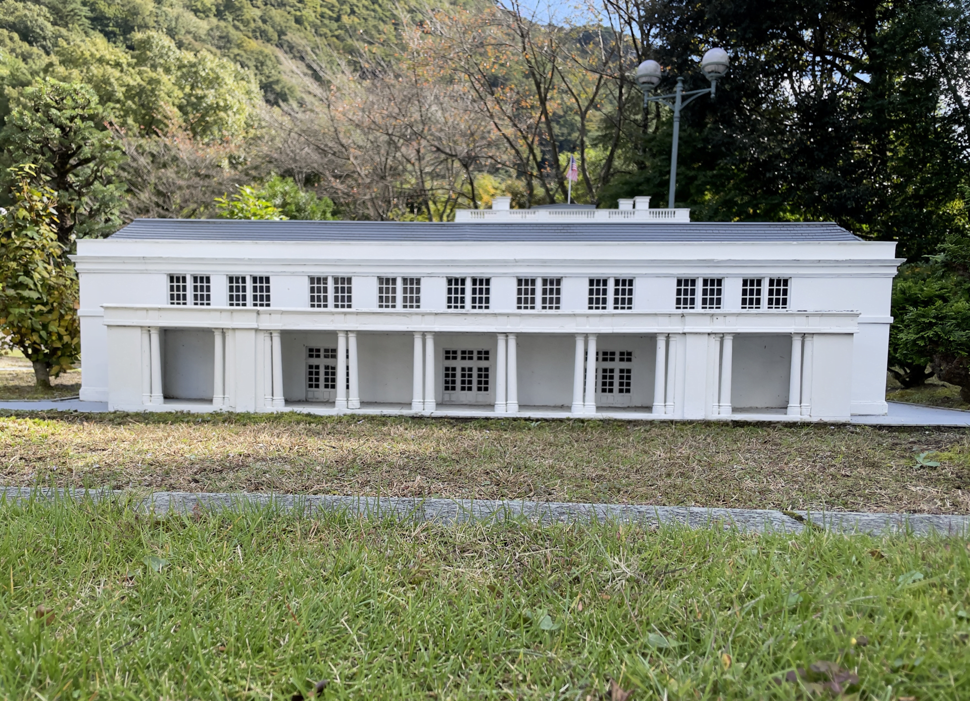 イーストウィング