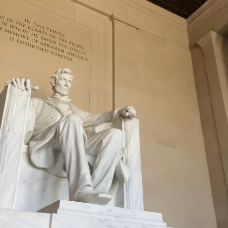 sculpture-of-abraham-lincoln-